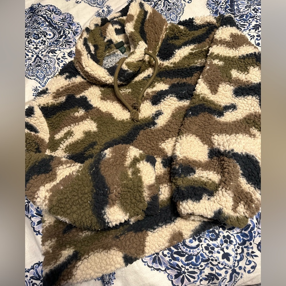 Cropped target turtleneck Sherpa